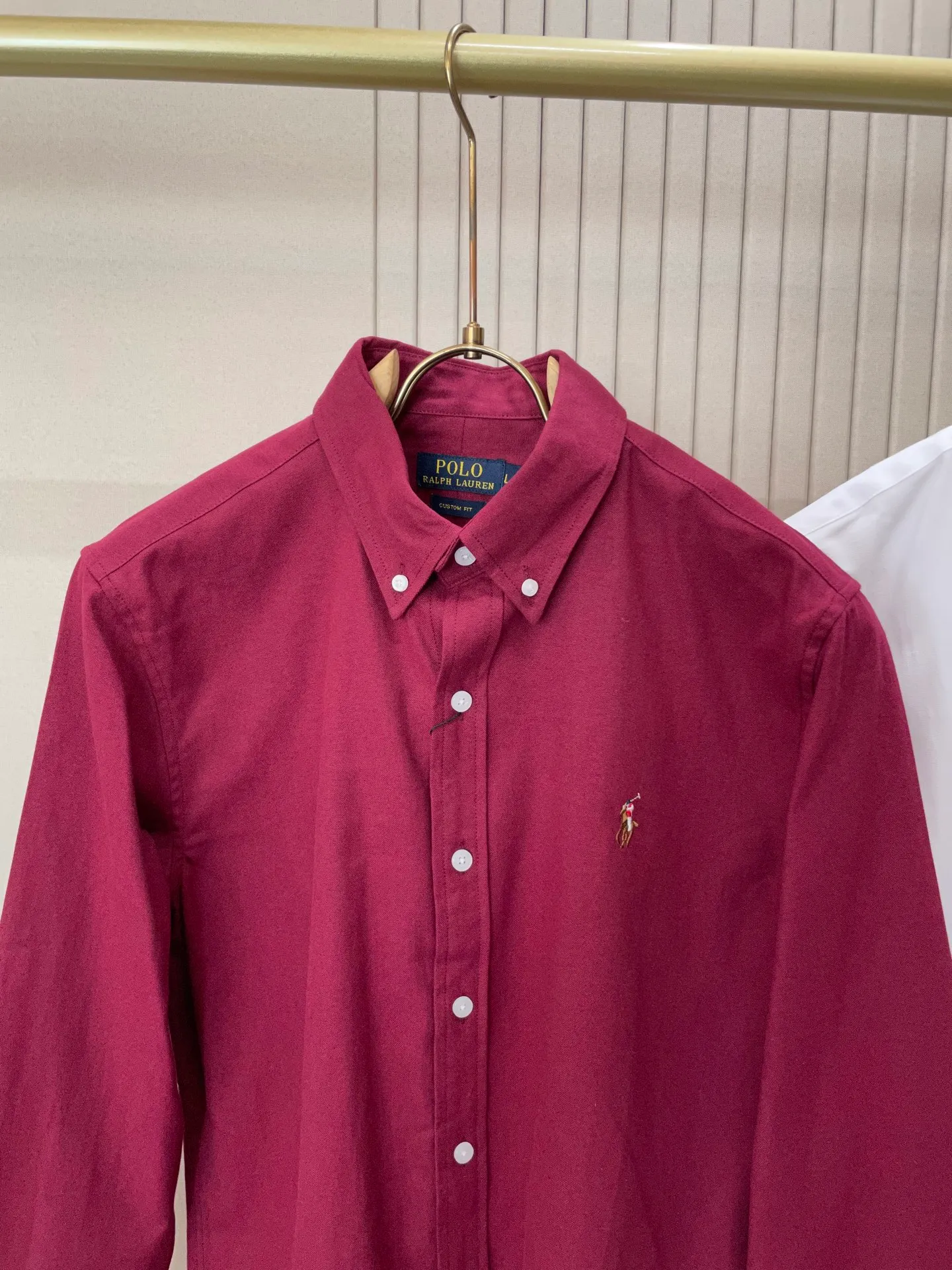 P220 🌸🌸🌸 POLO Ralph Lauren [High Quality] Classic shirt! Classic casual shirt made of pure cotton fabric with unique design, simple, clean and classic version design. It is a versatile style that can be switched at will. The fabric feels soft and delicate, highly breathable, close to the skin and comfortable to wear. It can be worn alone as an inner layer. Its versatile performance is beyond your imagination! The upper body of the ready-to-wear is simple and classic yet elegant! Size:M-XXL